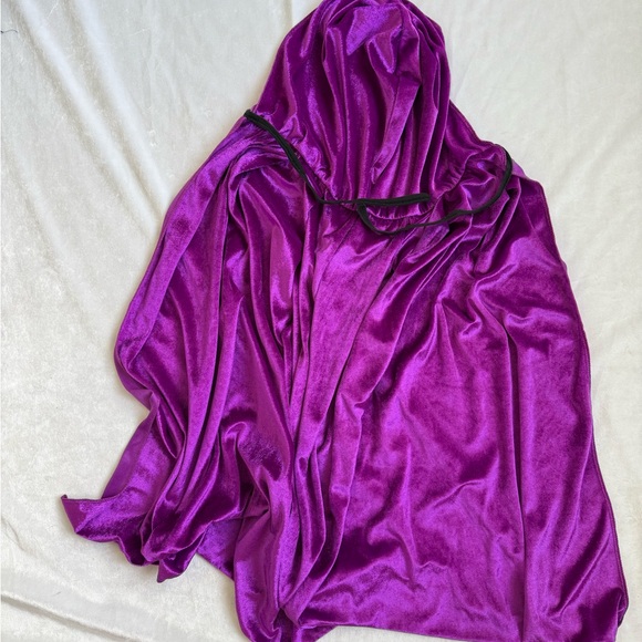 Hocus Pocus Winnie Green and Purple Kids Costume With Cape - Picture 6 of 6